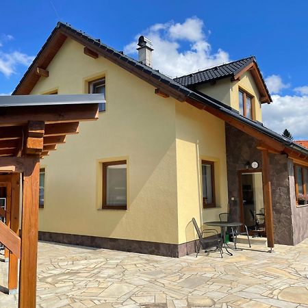 Apartman U Kovaru Kasperske Hory Ngoại thất bức ảnh