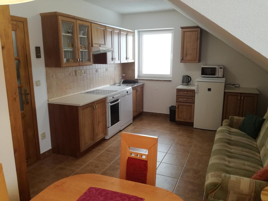 Apartman U Kovaru Kasperske Hory Ngoại thất bức ảnh